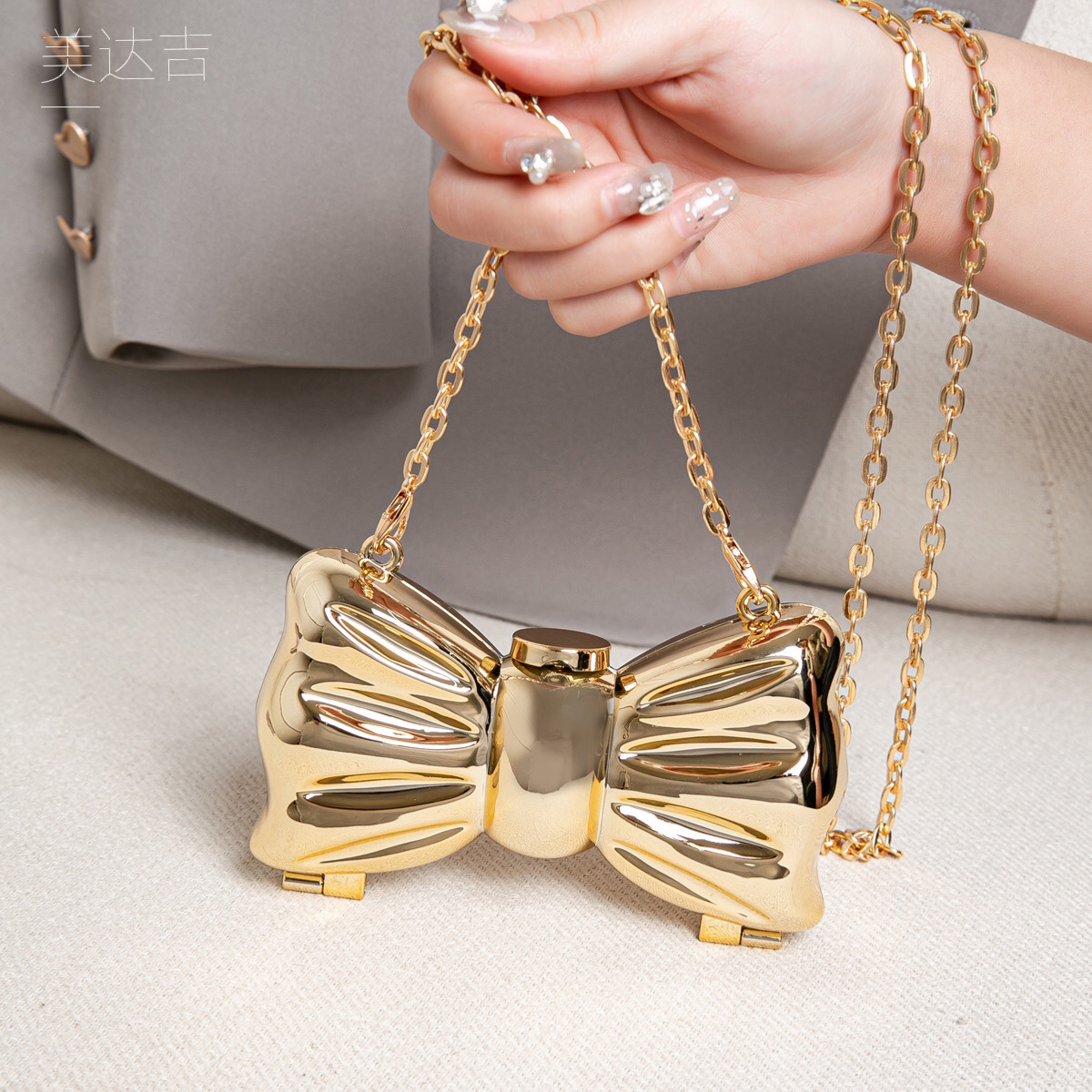 Glossy Gold Metal Bow Shaped M - Luxury Bags Mini ulasan dan harga