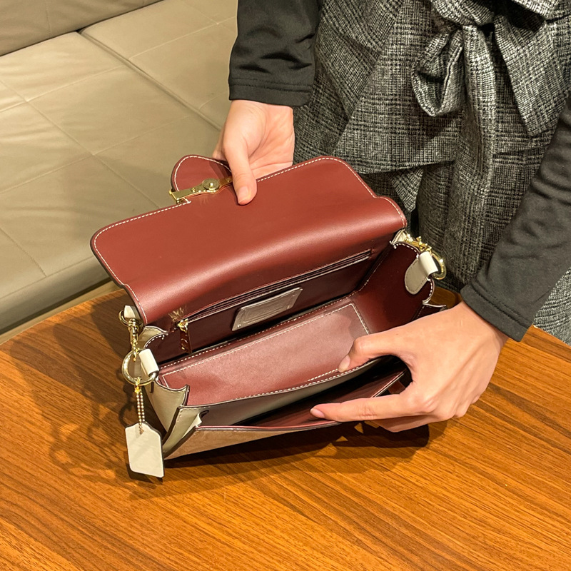 Minimalist Vintage Fashionable - Luxury Bags Logo ulasan dan harga
